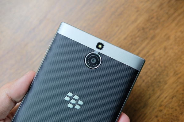 BlackBerry Passport Sliver xách tay có giá chỉ 6.6 triệu đồng BlackBerry Passport Sliver xách tay có giá chỉ 6.6 triệu đồng