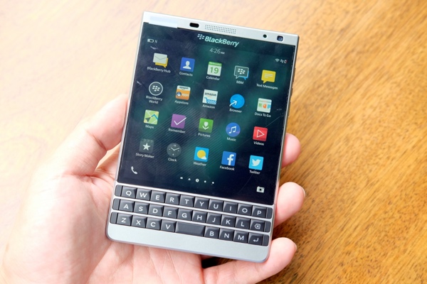 BlackBerry Passport Sliver xách tay có giá chỉ 6.6 triệu đồng BlackBerry Passport Sliver xách tay có giá chỉ 6.6 triệu đồng