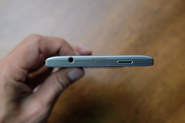 BlackBerry Passport Sliver xách tay có giá chỉ 6.6 triệu đồng BlackBerry Passport Sliver xách tay có giá chỉ 6.6 triệu đồng