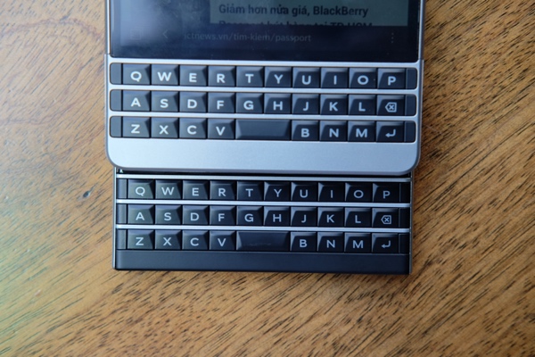 BlackBerry Passport Sliver xách tay có giá chỉ 6.6 triệu đồng BlackBerry Passport Sliver xách tay có giá chỉ 6.6 triệu đồng