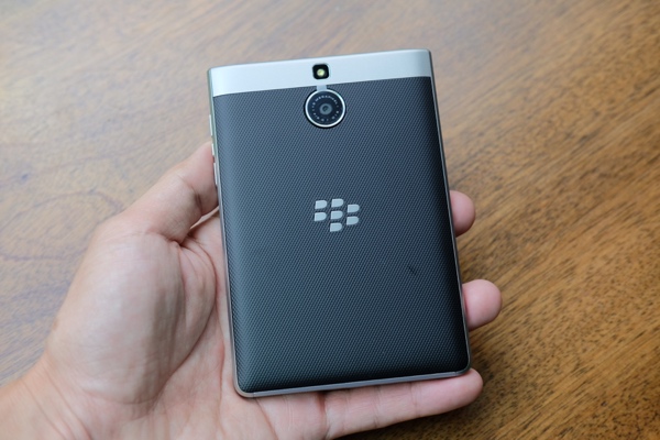 BlackBerry Passport Sliver xách tay có giá chỉ 6.6 triệu đồng BlackBerry Passport Sliver xách tay có giá chỉ 6.6 triệu đồng