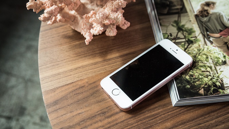 Apple iPhone SE Apple iPhone SE
