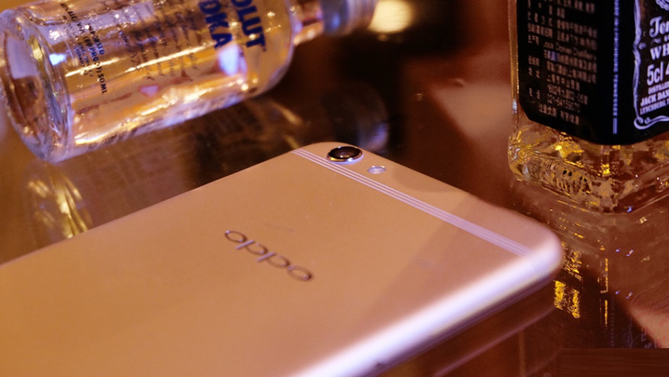 Cận cảnh OPPO R9s camera 16/16MP, dải ăng ten mới - ảnh 1 Cận cảnh OPPO R9s camera 16/16MP, dải ăng ten mới - ảnh 1