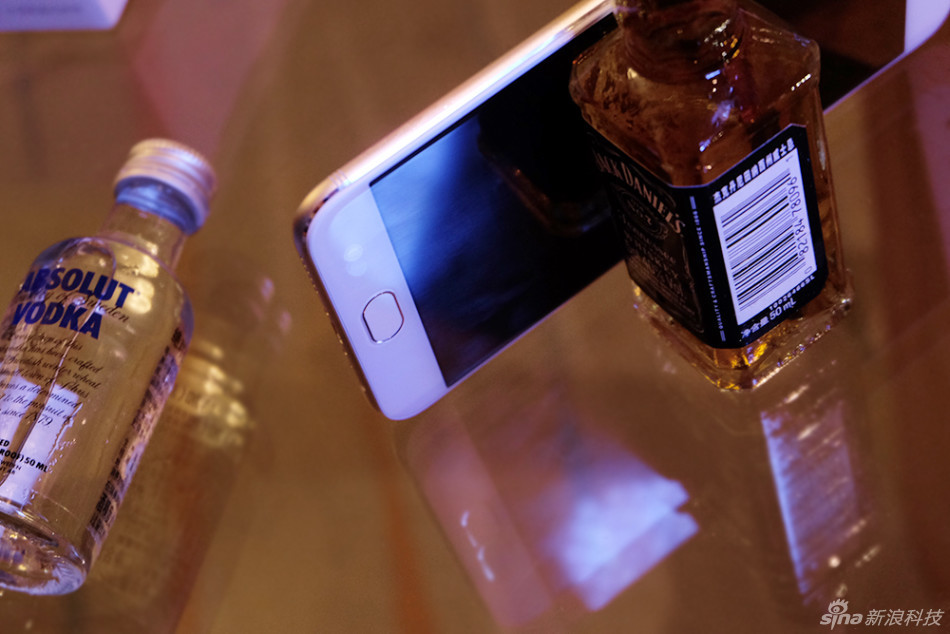 Cận cảnh OPPO R9s camera 16/16MP, dải ăng ten mới