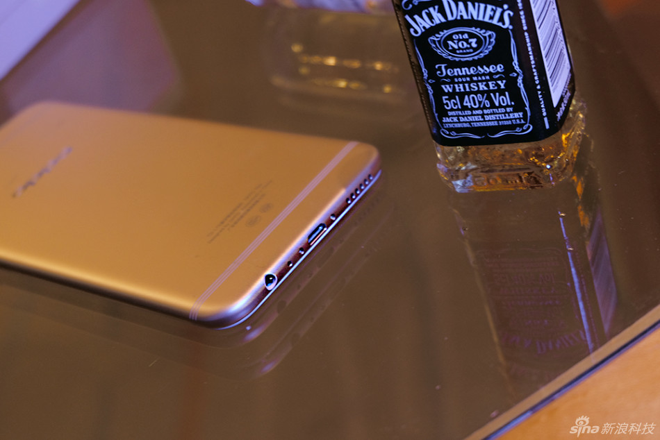 Cận cảnh OPPO R9s camera 16/16MP, dải ăng ten mới