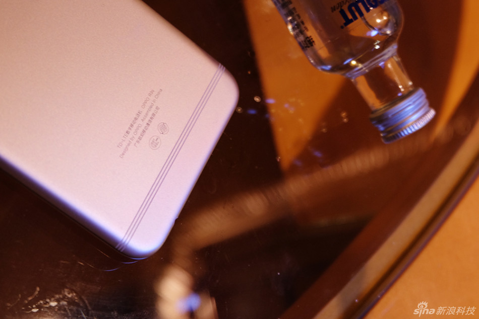 Cận cảnh OPPO R9s camera 16/16MP, dải ăng ten mới