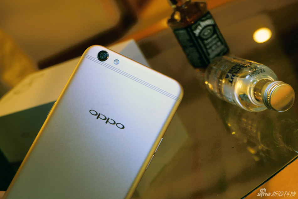Cận cảnh OPPO R9s camera 16/16MP, dải ăng ten mới