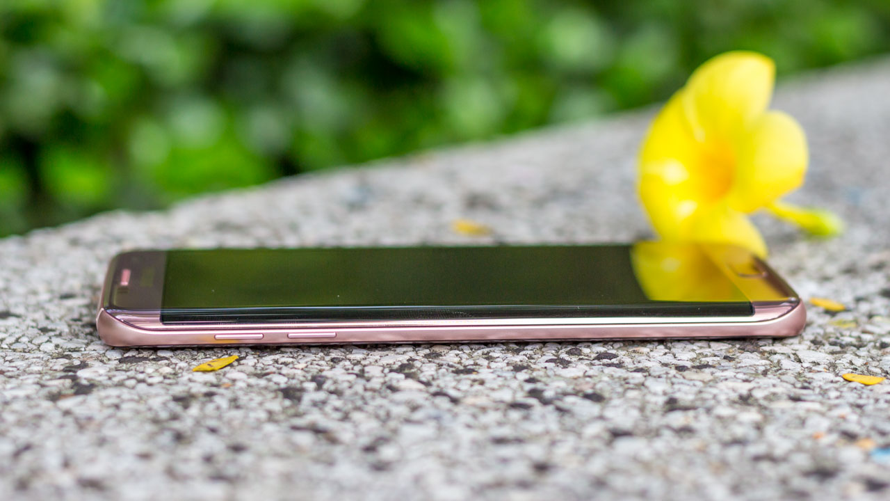 Ngắm Galaxy S7 Edge phiên bản hồng nữ tính: Món quà ý nghĩa 20/10 Ngắm Galaxy S7 Edge phiên bản hồng nữ tính: Món quà ý nghĩa 20/10