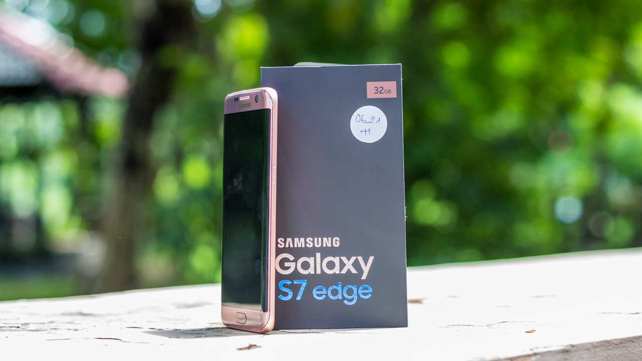 Ngắm Galaxy S7 Edge phiên bản hồng nữ tính: Món quà ý nghĩa 20/10 Ngắm Galaxy S7 Edge phiên bản hồng nữ tính: Món quà ý nghĩa 20/10