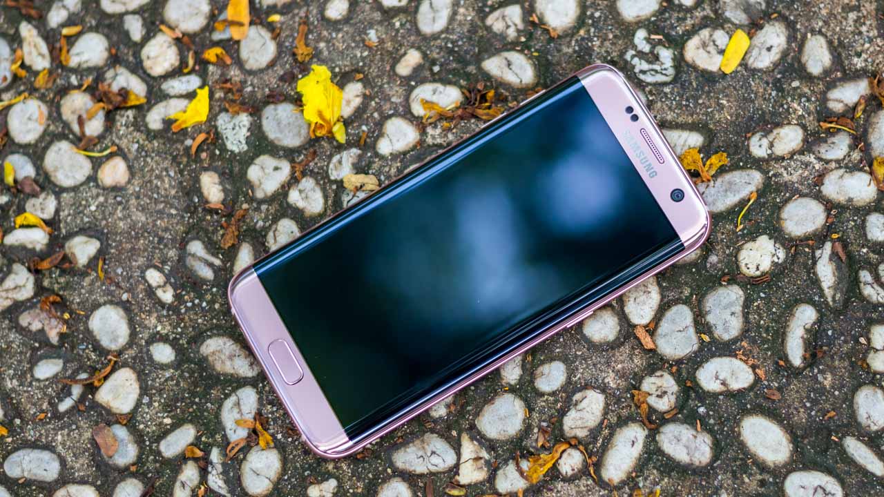 Ngắm Galaxy S7 Edge phiên bản hồng nữ tính: Món quà ý nghĩa 20/10 Ngắm Galaxy S7 Edge phiên bản hồng nữ tính: Món quà ý nghĩa 20/10