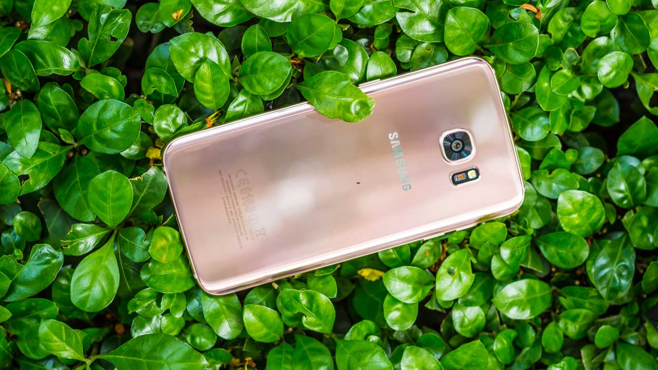 Ngắm Galaxy S7 Edge phiên bản hồng nữ tính: Món quà ý nghĩa 20/10 Ngắm Galaxy S7 Edge phiên bản hồng nữ tính: Món quà ý nghĩa 20/10