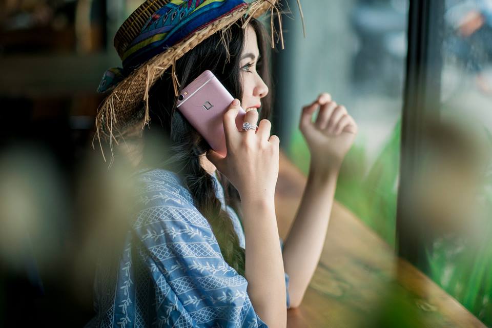 Nếu bạn đang phân vân lựa chọn một quà tặng cho người thân yêu của mình trong ngày 20/10 thì 5 mẫu smartphone dưới đây có thể sẽ là quà tặng hấp dẫn dành cho họ. Nếu bạn đang phân vân lựa chọn một quà tặng cho người thân yêu của mình trong ngày 20/10 thì 5 mẫu smartphone dưới đây có thể sẽ là quà tặng hấp dẫn dành cho họ.