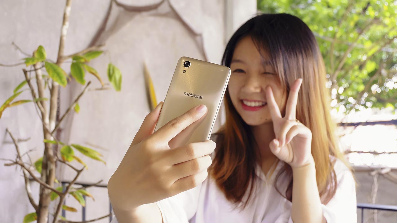 Hot girl selfie cùng Yuna X Hot girl selfie cùng Yuna X