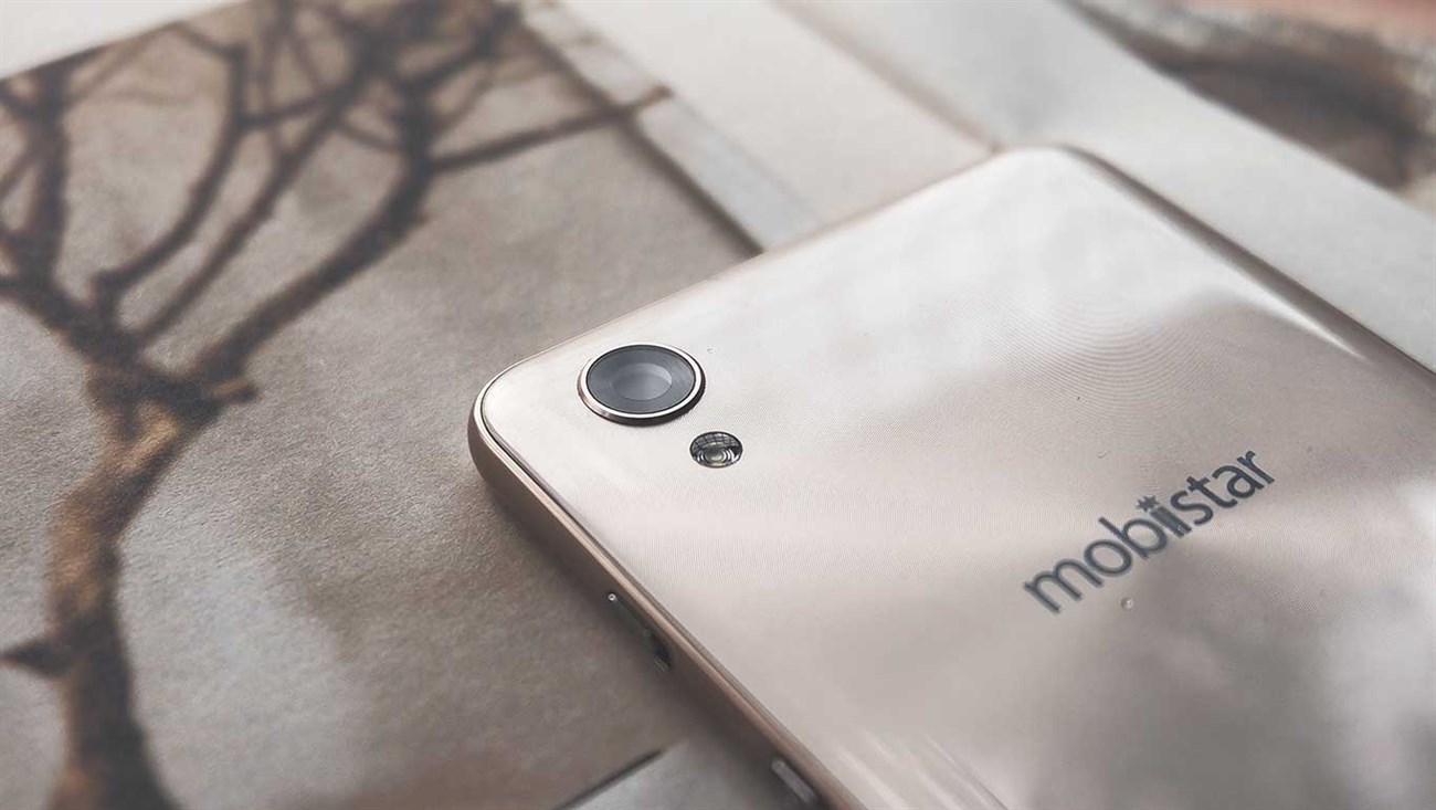 LAI Yuna X với nút selfie chuyên dụng cho phép đặt hàng trước