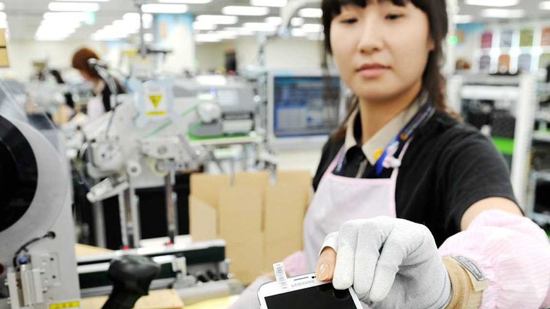 Samsung rối ren từ bên trong...