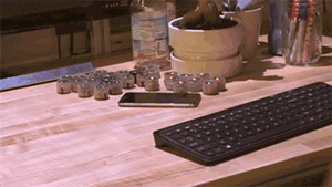 Zooids mang hộ smartphone đến tay chủ nhân của chúng Zooids mang hộ smartphone đến tay chủ nhân của chúng