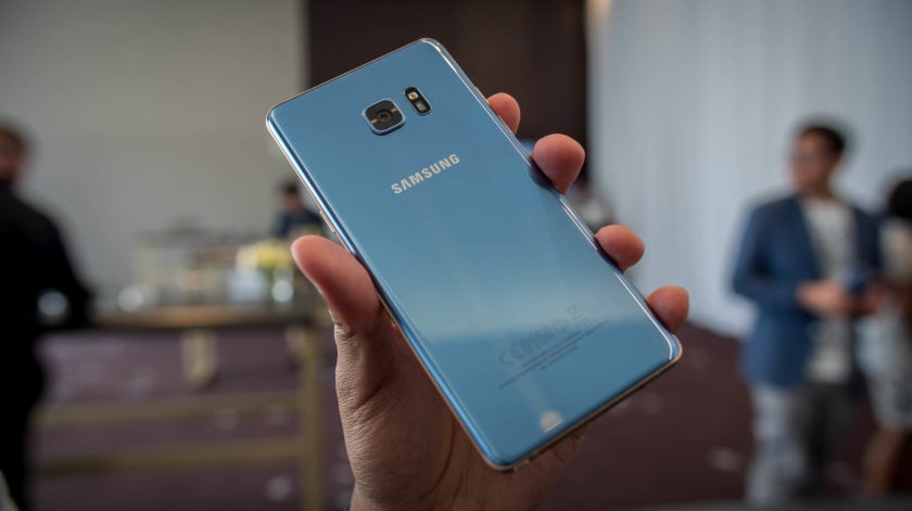 Samsung xác nhận phiên bản Galaxy S7 Edge Blue Coral sẽ ra mắt ngày 5/11 Samsung xác nhận phiên bản Galaxy S7 Edge Blue Coral sẽ ra mắt ngày 5/11