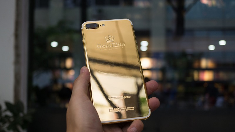 Mở hộp iPhone 7 Plus phiên bản vàng 24K, giá 180 triệu đồng tại VN