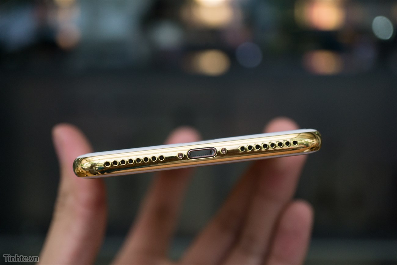 Mở hộp iPhone 7 Plus phiên bản vàng 24K, giá 180 triệu đồng tại VN