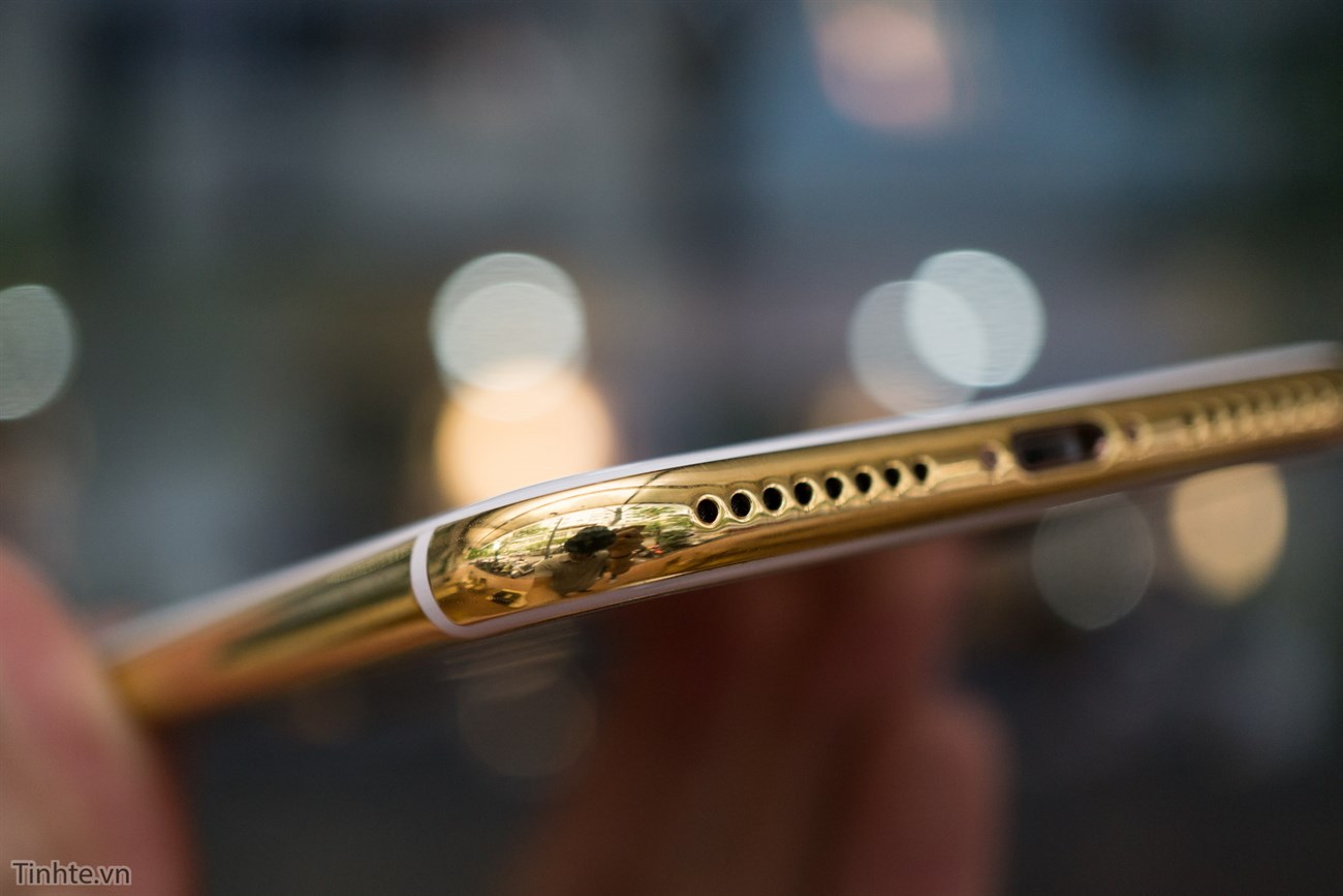 Mở hộp iPhone 7 Plus phiên bản vàng 24K, giá 180 triệu đồng tại VN