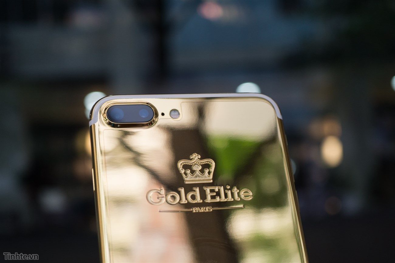 Mở hộp iPhone 7 Plus phiên bản vàng 24K, giá 180 triệu đồng tại VN