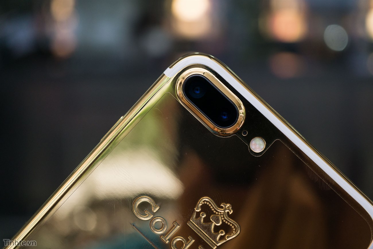 Mở hộp iPhone 7 Plus phiên bản vàng 24K, giá 180 triệu đồng tại VN