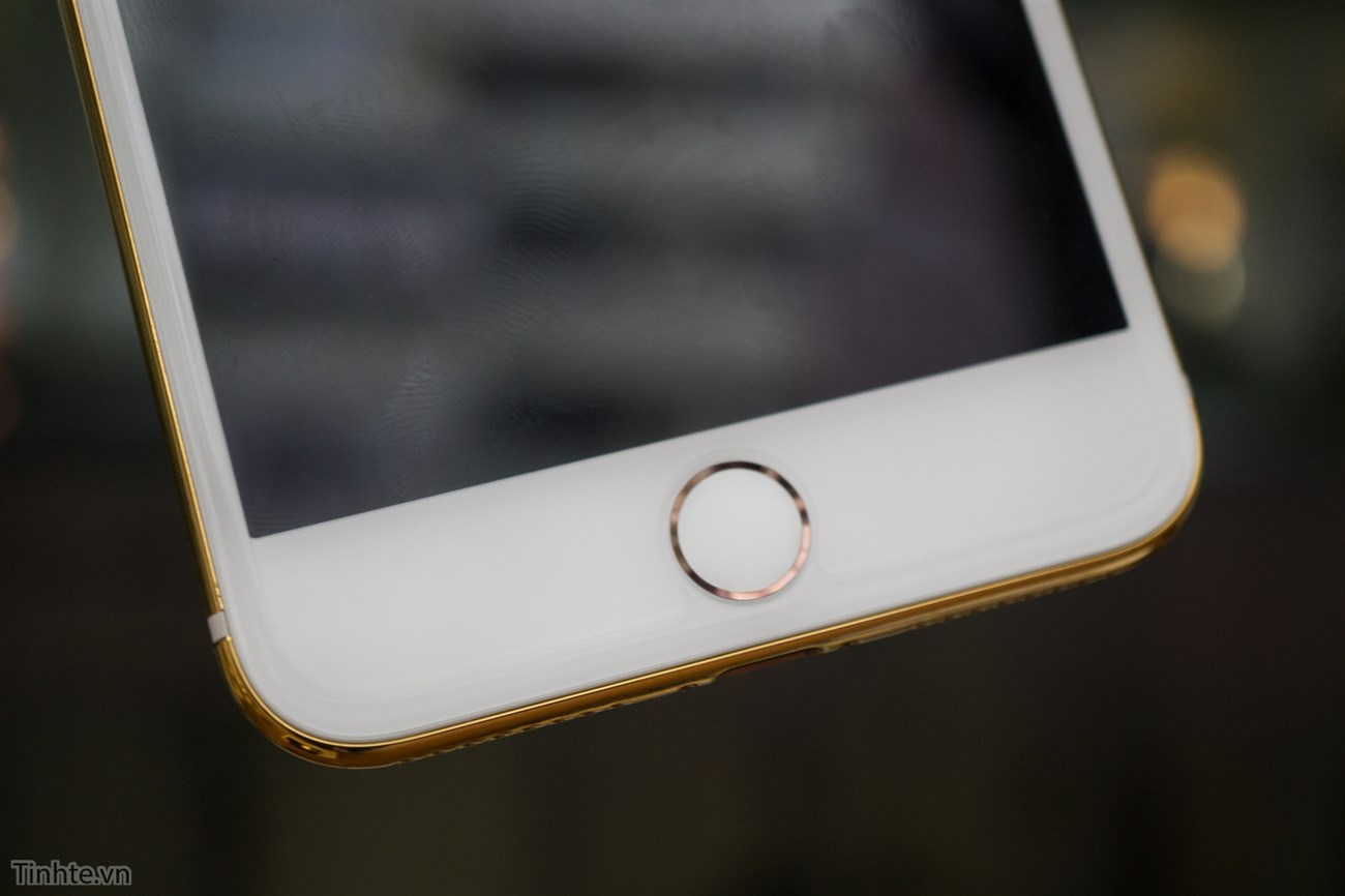 Mở hộp iPhone 7 Plus phiên bản vàng 24K, giá 180 triệu đồng tại VN