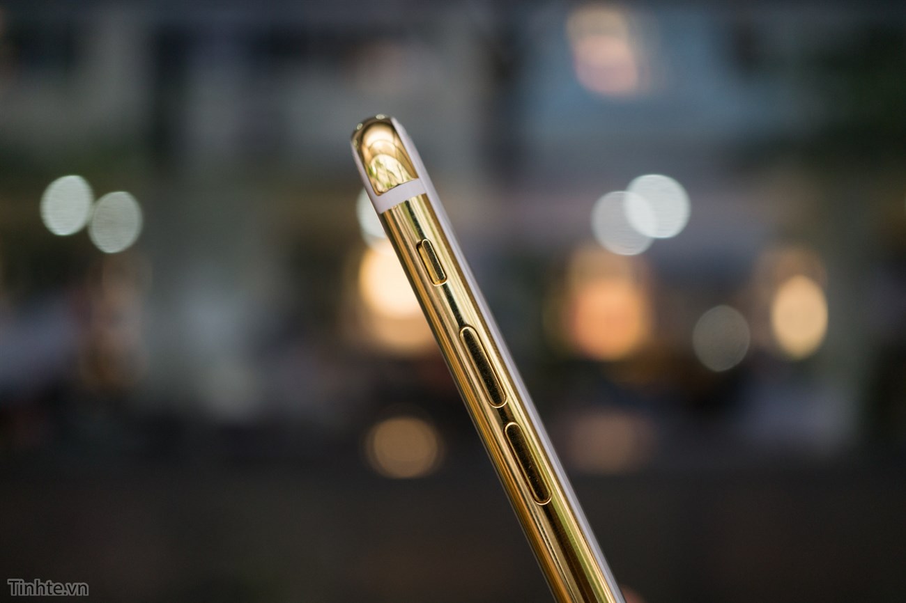 Mở hộp iPhone 7 Plus phiên bản vàng 24K, giá 180 triệu đồng tại VN