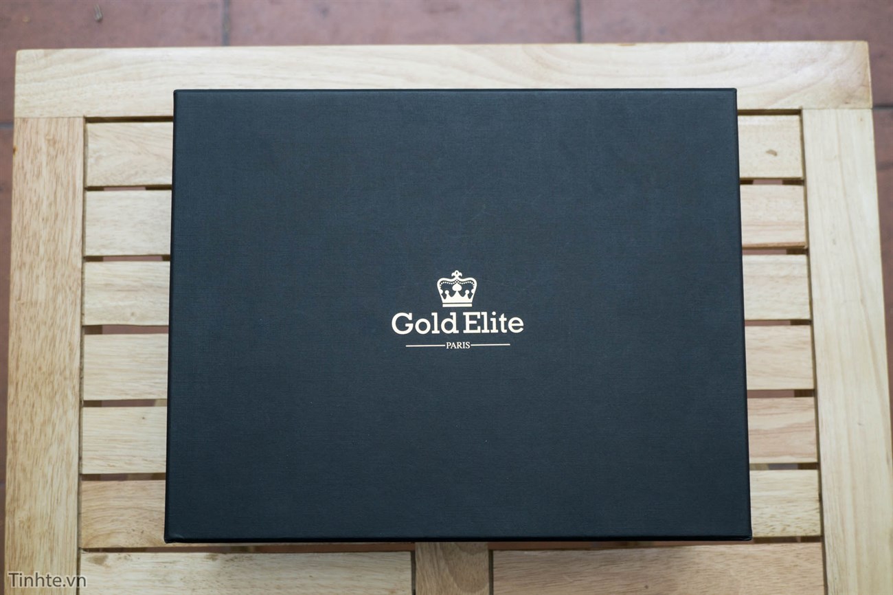 Mở hộp iPhone 7 Plus phiên bản vàng 24K, giá 180 triệu đồng tại VN