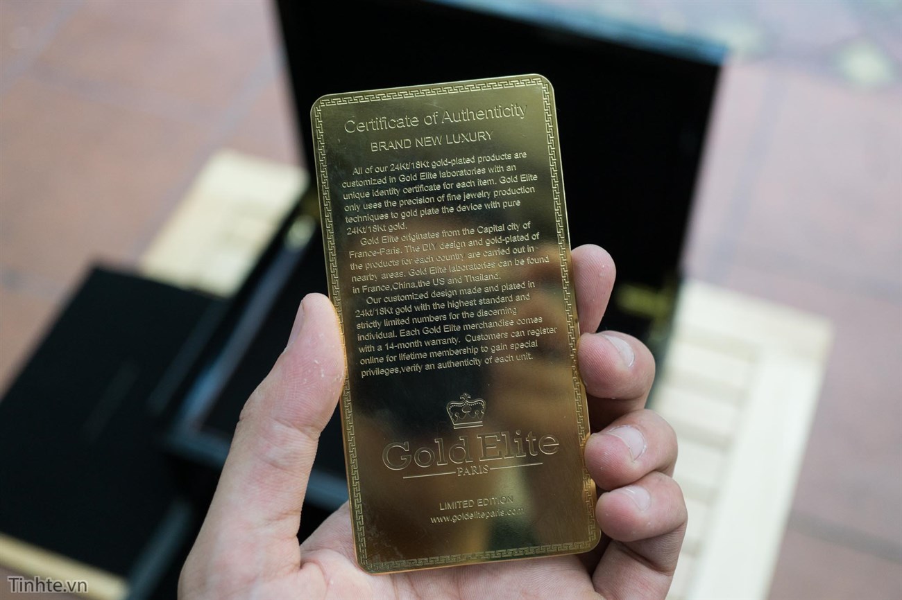 Mở hộp iPhone 7 Plus phiên bản vàng 24K, giá 180 triệu đồng tại VN