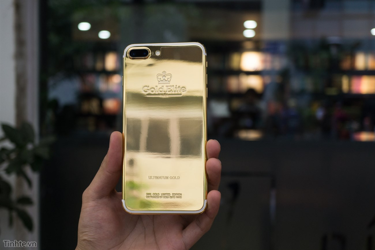 Mở hộp iPhone 7 Plus phiên bản vàng 24K, giá 180 triệu đồng tại VN