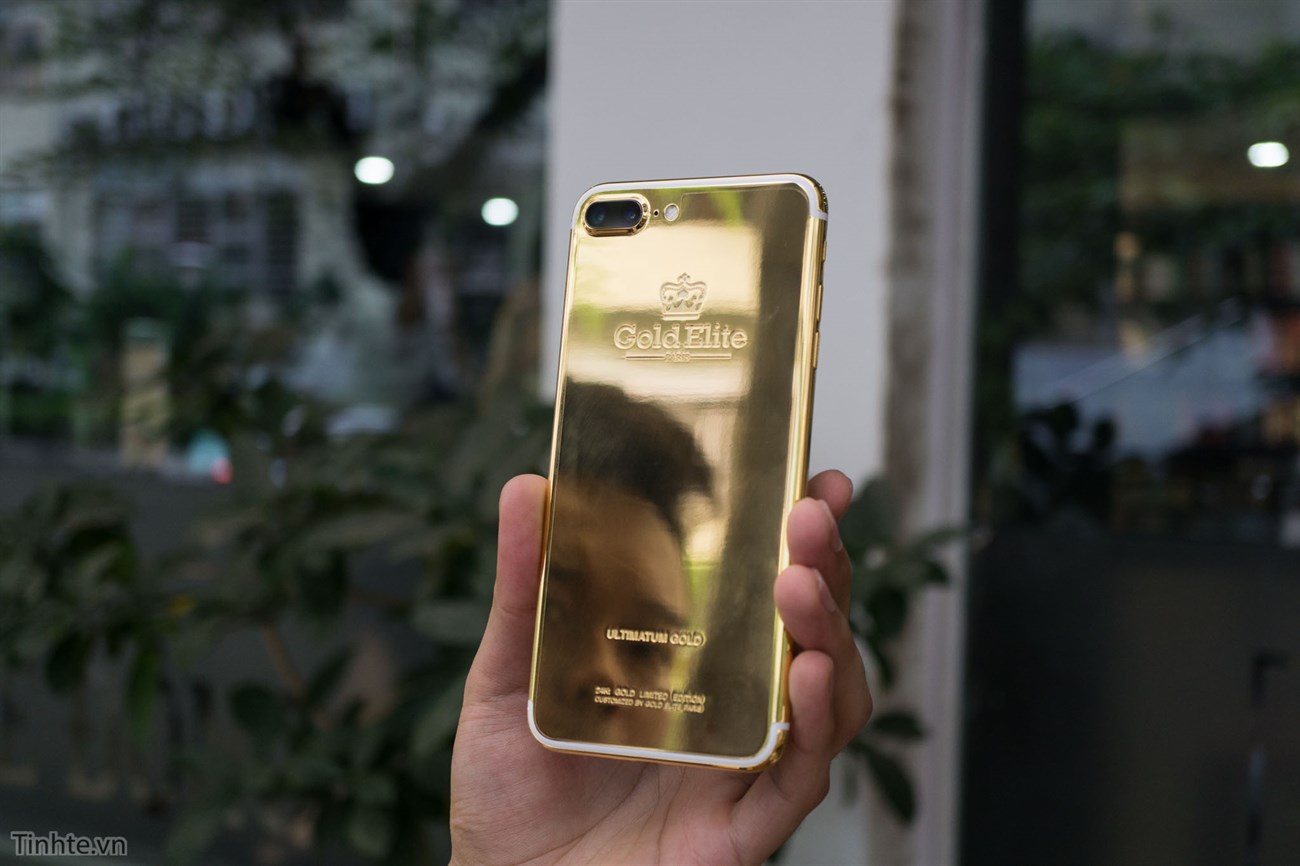 Mở hộp iPhone 7 Plus phiên bản vàng 24K, giá 180 triệu đồng tại VN