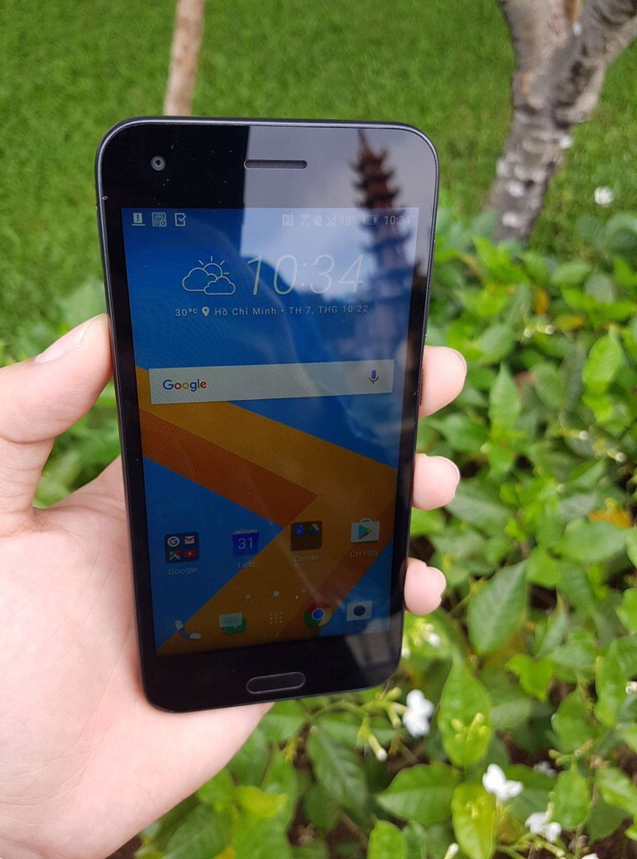 HTC One A9s. Smartphone cạnh tranh với J7 Prime, OPPO F1s của HTC có RAM 3 GB, vân tay 1 chạm