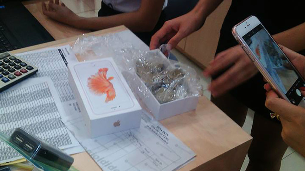 Kết quả điều tra về trường hợp mở hộp iPhone có đá