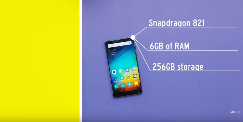 Xem video trên tay mẫu smartphone không viền màn hình Mi MIX