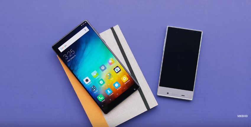 Xem video trên tay mẫu smartphone không viền màn hình Mi MIX