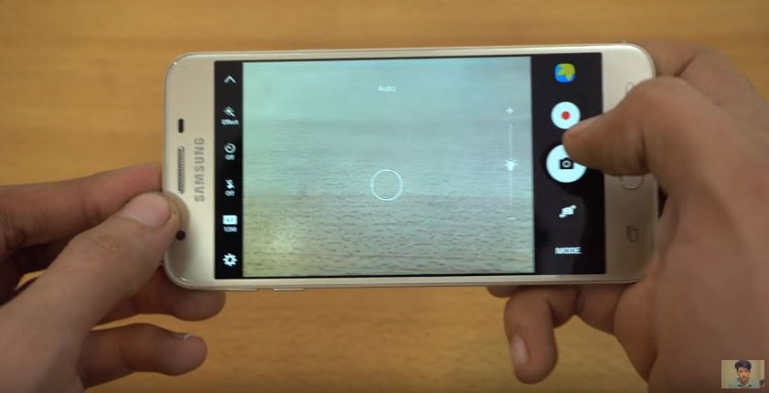 Đập hộp Galaxy J5 Prime: Khung vỏ nhôm, có cảm biến vân tay cùng camera 5/13 MP Đập hộp Galaxy J5 Prime: Khung vỏ nhôm, có cảm biến vân tay cùng camera 5/13 MP
