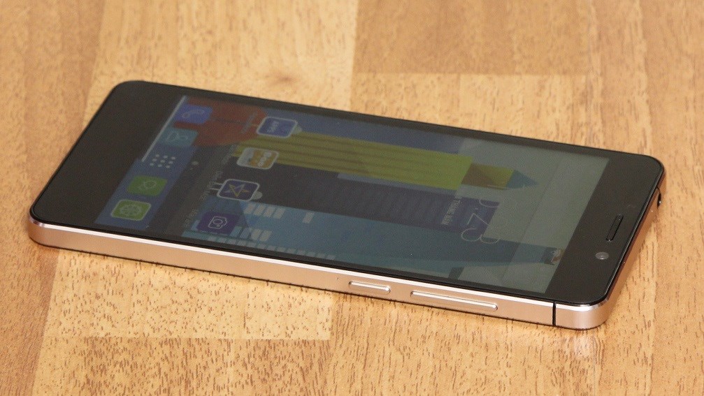 Smartphone thương hiệu Việt giống iPhone 4S tiếp tục được giảm giá Smartphone thương hiệu Việt giống iPhone 4S tiếp tục được giảm giá