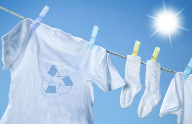 Drying clothes in the sun is a way to treat and prevent clothes from getting mold infected