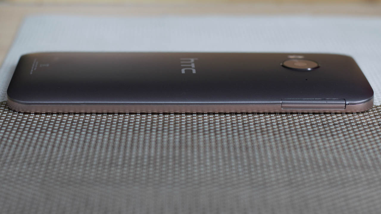 cạnh trái HTC One ME