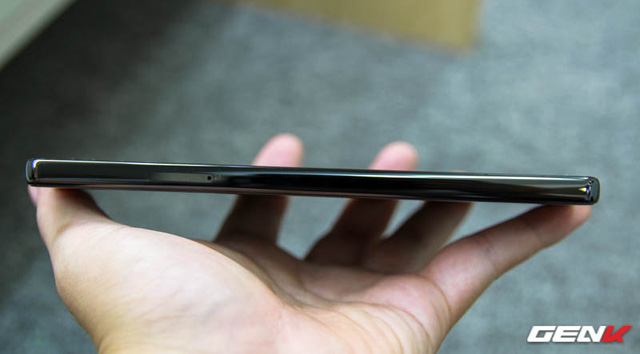 Mở hộp Xiaomi Mi Mix duy nhất tại Việt Nam: Đẹp đến khó tin, giá 30 triệu đồng