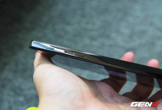 Mở hộp Xiaomi Mi Mix duy nhất tại Việt Nam: Đẹp đến khó tin, giá 30 triệu đồng