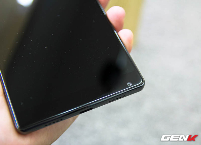 Mở hộp Xiaomi Mi Mix duy nhất tại Việt Nam: Đẹp đến khó tin, giá 30 triệu đồng