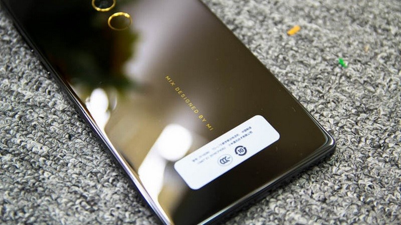 Mở hộp Xiaomi Mi Mix duy nhất tại Việt Nam: Đẹp đến khó tin, giá 30 triệu đồng