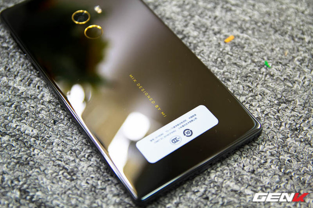 Mở hộp Xiaomi Mi Mix duy nhất tại Việt Nam: Đẹp đến khó tin, giá 30 triệu đồng