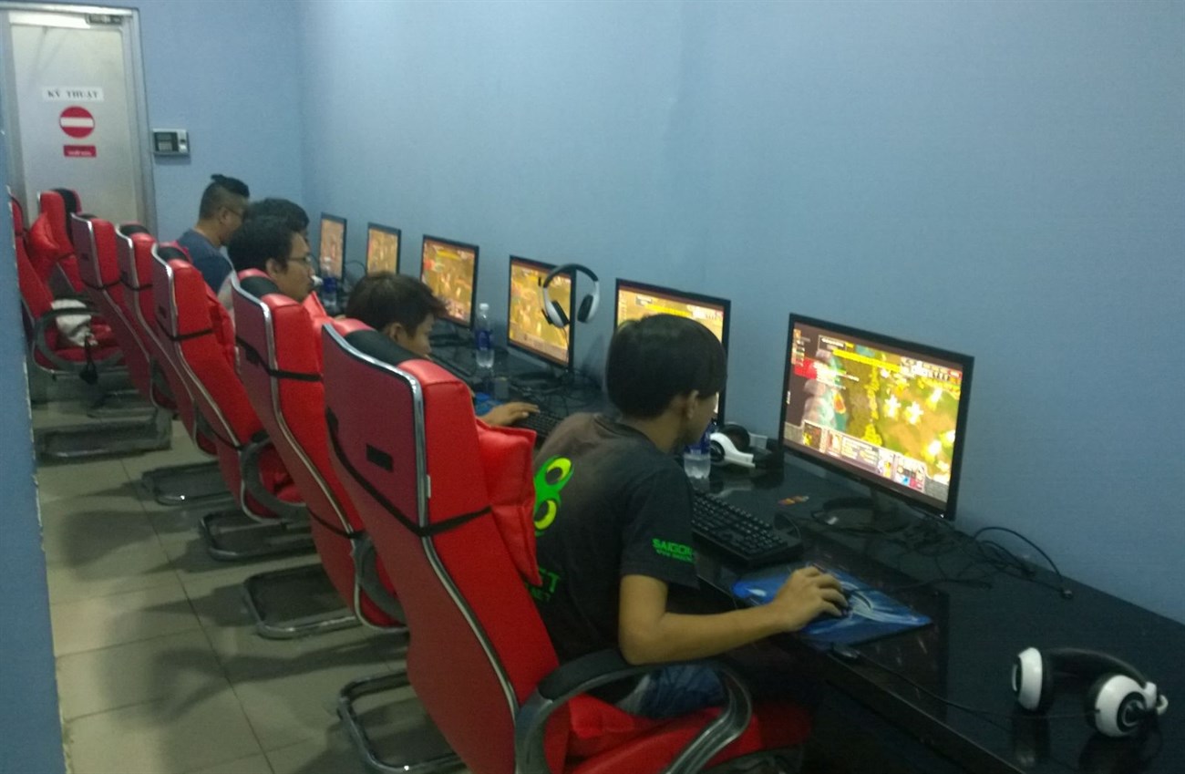 Nỗi khổ muôn thuở của dân cày Việt yêu game online nước ngoài