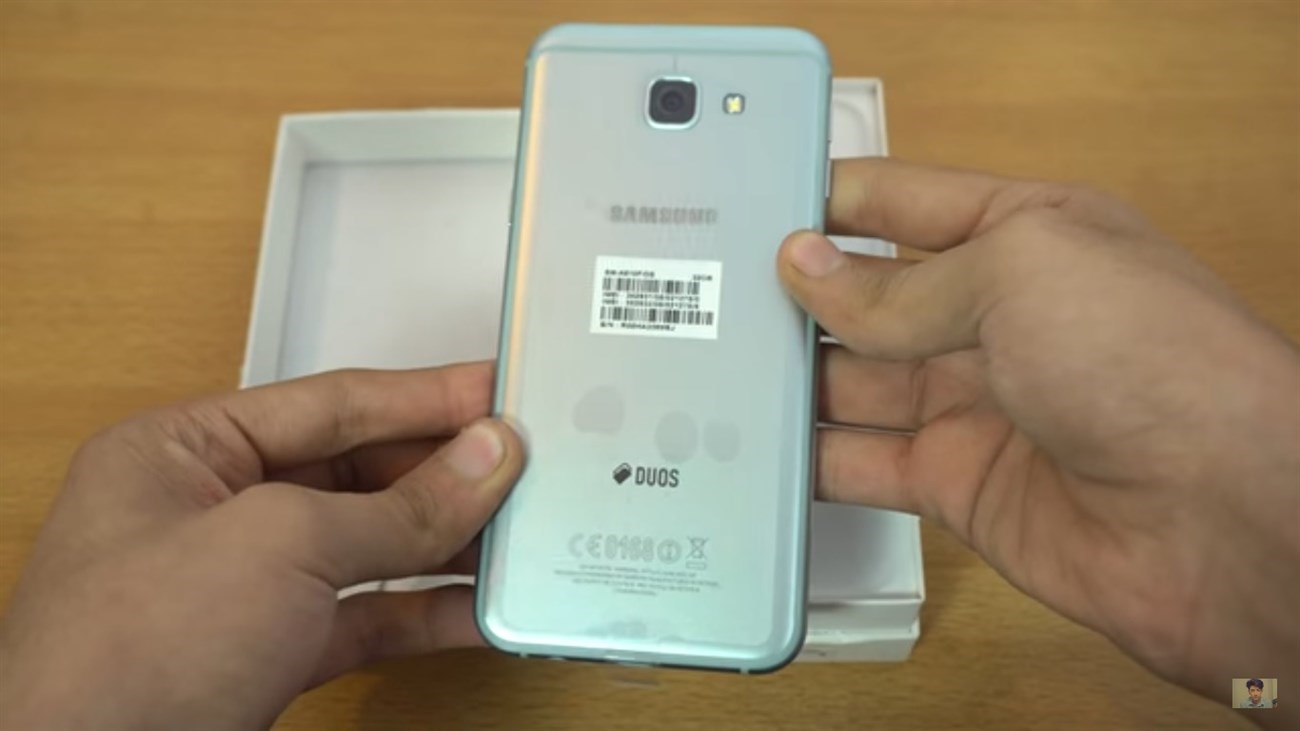 Video đập hộp và trên tay nhanh Galaxy A8 2016