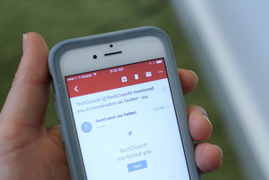 Cập nhật ứng dụng Gmail trên iOS, ngày càng giống Android