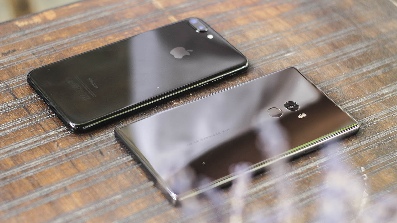 đọ dáng xiaomi mi mix với xa ultra và iphone 7 plus