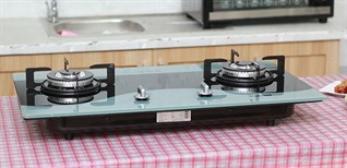 So sánh bếp ga âm Rinnai và bếp ga âm Electrolux